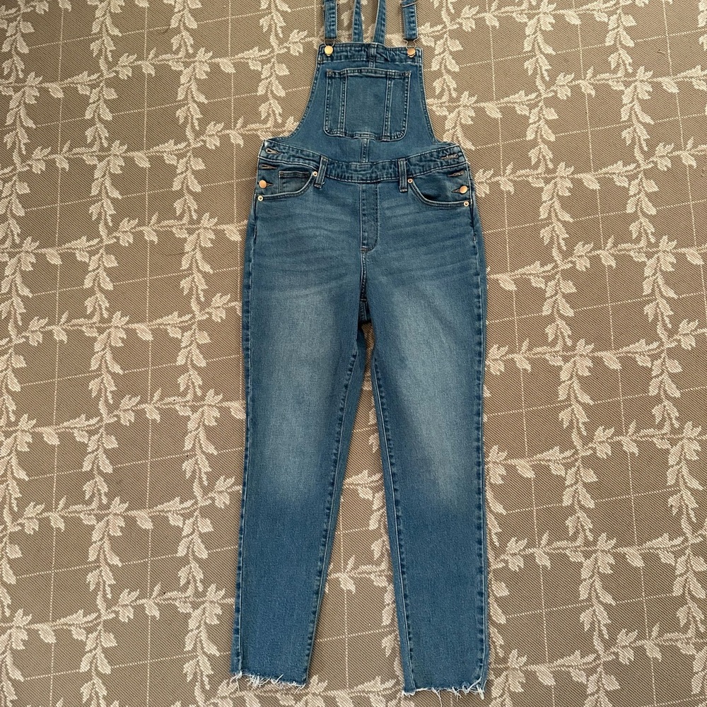 Universal Thread Stretch Denim Slim Leg Overalls 6/28R Like new great condition